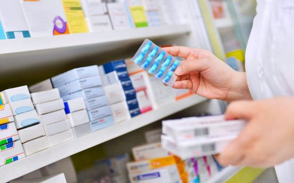 Program farmacii Paște 2026: Unde găsești deschis NON-STOP în Noaptea Învierii