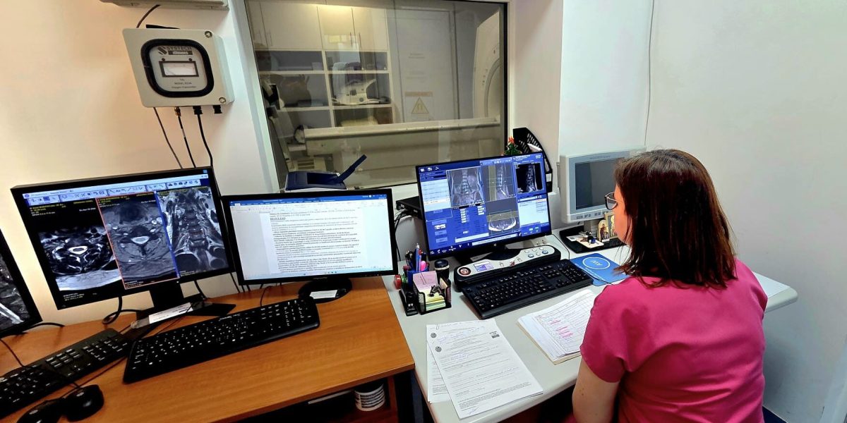 Locuitorii din Sectorul 1 se pot programa pentru investigații RMN gratuite la Complexul Medical Caraiman, dacă venitul lunar pe membru de familie nu depășește 4.000 de lei