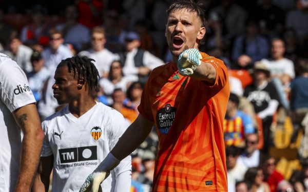 Europa LEAGUE: Freiburg – Celta Vigo 2-0 la pauză, cu Andrei Ionuț Radu în poartă Meciurile tur din sferturile de finală ale Europa League au aprins deja spiritele, cu meciuri spectaculoase și răsturnări de situație