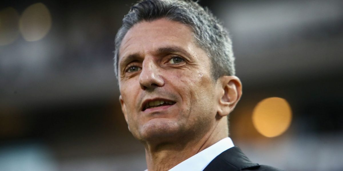 S-A STINS IL LUCE: Gestul MILIONARULUI Savvidis pentru Răzvan. Cine-a venit la înmormântarea lui Mircea Lucescu?