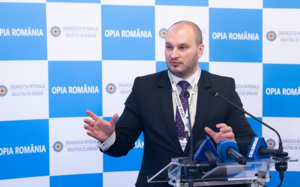 Reprezentanţii industriei naţionale de apărare au lansat un apel pentru definirea şi implementarea unui proiect naţional de relansare şi dezvoltare a capacităţilor de producţie
