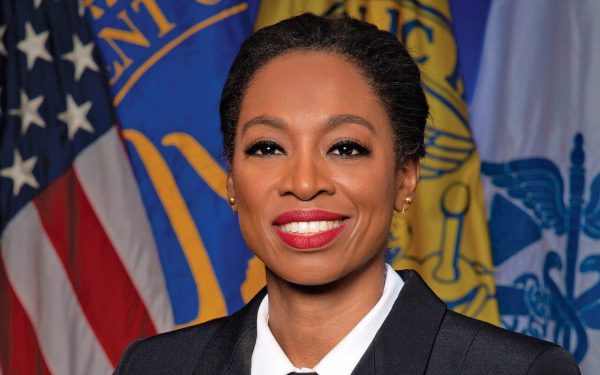 Casa ALBĂ alege un nou șef la CDC: ERICA SCHWARTZ, medic în US Navy