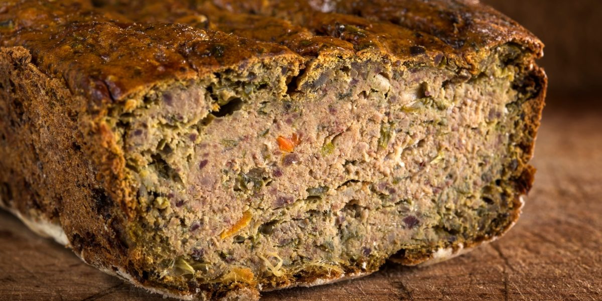 Delicios drob de ciuperci, spanac și leurdă: rețeta fără carne așteaptă