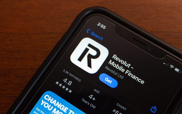 Revolut, compania de servicii financiare digitale cu peste 70 de milioane de utilizatori în întreaga lume, a fost amendată cu 11,5 milioane de euro de autoritățile italiene pentru prezentarea de informații înșelătoare legate de comisioane și condițiile produselor sale de investiții