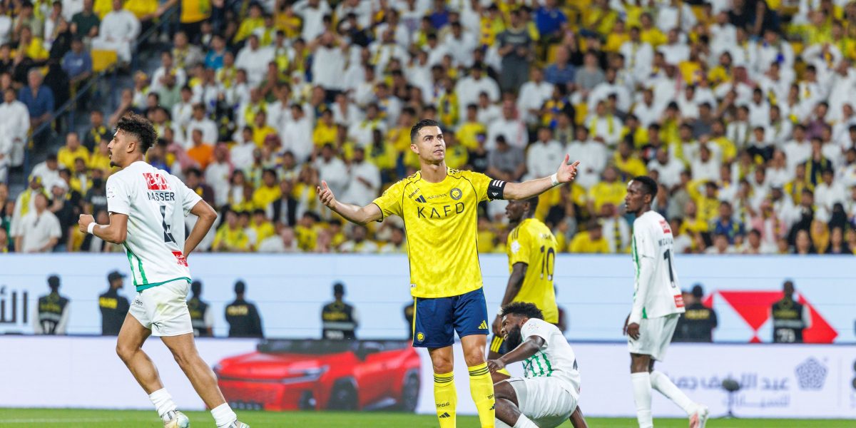 Cristiano Ronaldo, jucătorul portughez și căpitanul echipei Al-Nassr, a reușit să își continue forma bună cu formația sa din Arabie Saudită, marcând două goluri într-un meci crucial din 27-lea tur al campionatului profesional Raportat vineri seară împotriva echipei Al-Najma, atacantul a demonstrat din nou rolul său vital în conducerea echipei spre o victorie importantă, după o perioadă de absente din cauza unei accidentări