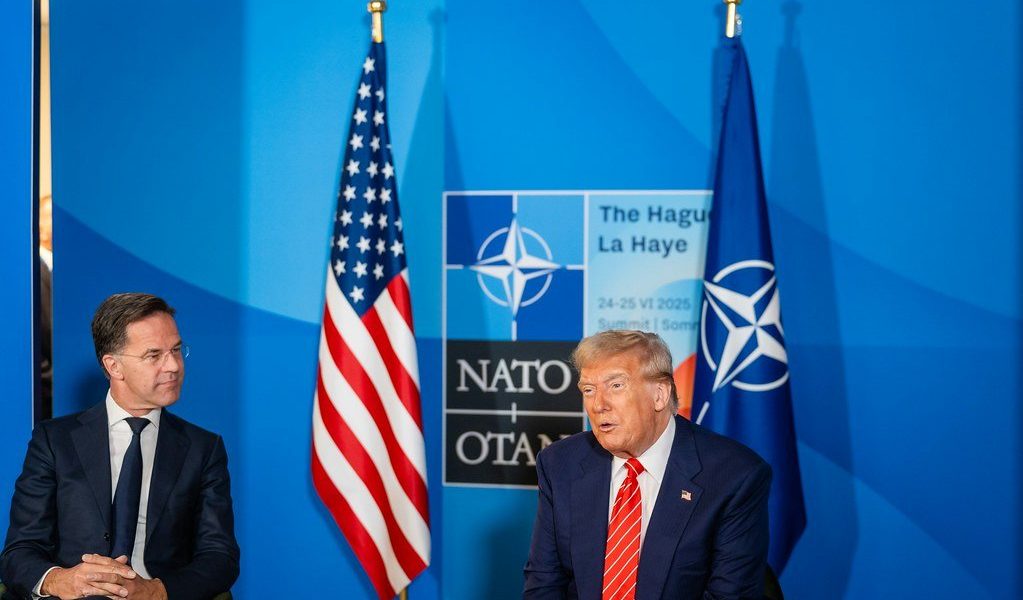 Prim-ministrul Olandei, Mark Rutte, s-a întâlnit miercuri cu fostul președinte american Donald Trump la Washington, discuțiile dintre cei doi abordând tensiunile recente din cadrul NATO, pe fondul conflictului din Iran