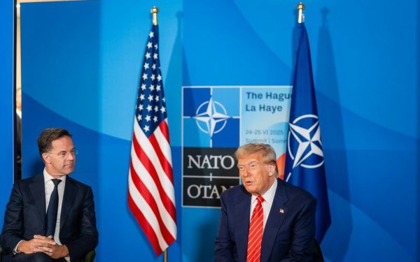 Prim-ministrul Olandei, Mark Rutte, s-a întâlnit miercuri cu fostul președinte american Donald Trump la Washington, discuțiile dintre cei doi abordând tensiunile recente din cadrul NATO, pe fondul conflictului din Iran