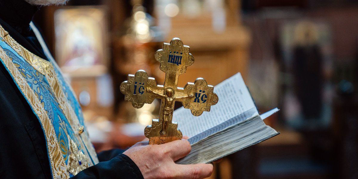 Pe 4 aprilie 2026, credincioșii ortodocși marchează Sâmbăta Lui Lazăr, sărbătoare religioasă care comemorează miracolul învierii săvârșit de Iisus Hristos în Betania, așa cum este relatat în Evanghelia după Ioan