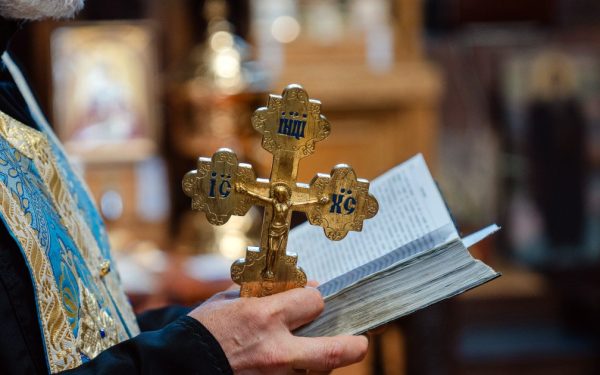 Pe 4 aprilie 2026, credincioșii ortodocși marchează Sâmbăta Lui Lazăr, sărbătoare religioasă care comemorează miracolul învierii săvârșit de Iisus Hristos în Betania, așa cum este relatat în Evanghelia după Ioan