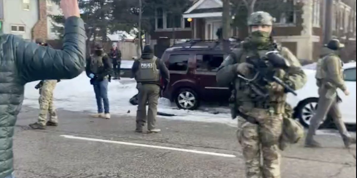 Un profesor universitar din SUA a dezvoltat o aplicație bazată pe inteligență artificială, menită să anunțe sosirea agenților de la Agenția pentru Imigrație și Vamă (ICE)