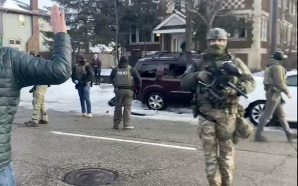 Un profesor universitar din SUA a dezvoltat o aplicație bazată pe inteligență artificială, menită să anunțe sosirea agenților de la Agenția pentru Imigrație și Vamă (ICE)