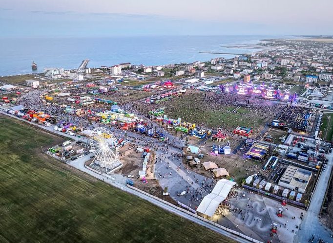 Selly a vândut peste 10.000 de abonamente pentru NIBIRU, evenimentul care va avea loc pe litoralul românesc, iar impactul economic se estimează la două milioane de euro în doar patru zile de la lansare