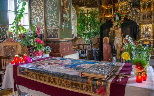 Misterul trecerii pe sub masă de Vinerea Mare: Ce semnificație are gestul