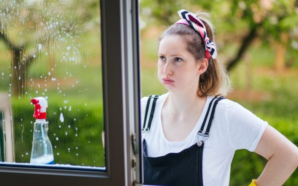 Soluția-minune pentru geamuri curate: scapi de ploaie și praf ca prin magie