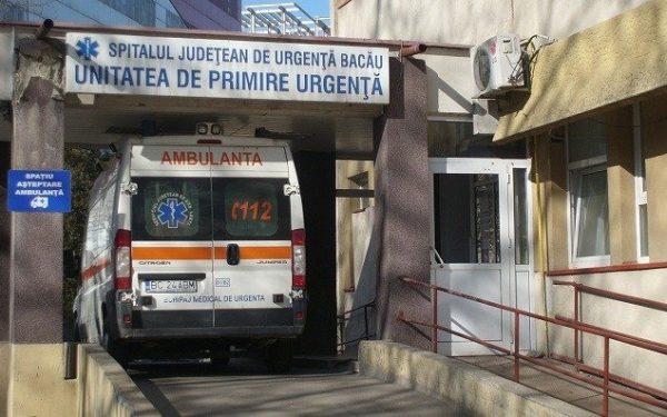 Un scandal zguduie Spitalul Județean de Urgență (SJU) Bacău, unde șefa Secției de Psihiatrie, asistenta șefă și un asistent medical au fost plasați sub control judiciar