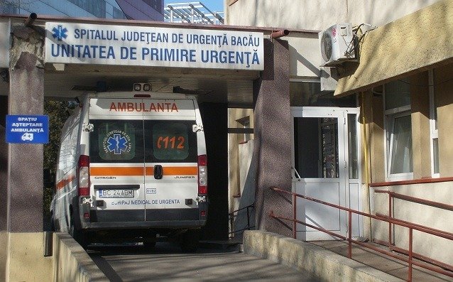 Un scandal zguduie Spitalul Județean de Urgență (SJU) Bacău, unde șefa Secției de Psihiatrie, asistenta șefă și un asistent medical au fost plasați sub control judiciar