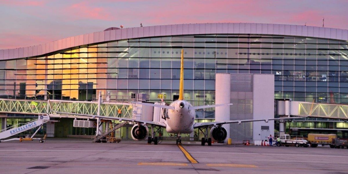 Aeroportul Internațional „Henri Coandă” din Otopeni va beneficia de noi facilități pentru vehiculele electrice, în contextul extinderii infrastructurii de încărcare și promovării mobilității sustenabile