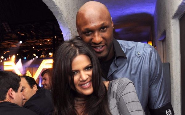 Khloe Kardashian a făcut recent declarații șocante despre încercările tatălui fostului ei soț, Lamar Odom, de a-l menține în viață după overdose-ul din 2015, acuzându-l că ar fi dorit să-i moștenească averea fostului jucător de baschet