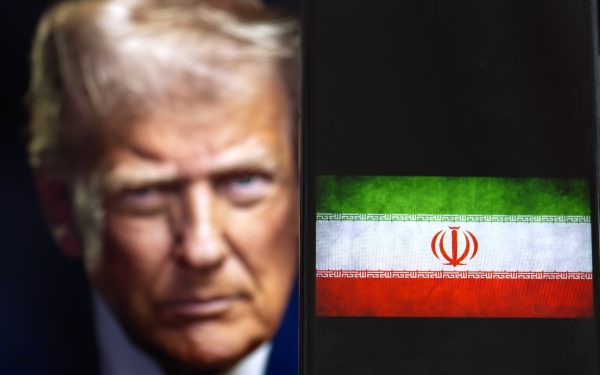 Răspunsul dur al SUA la tensiunile cu Iranul Președintele american Donald Trump a făcut o declarație șocantă luni, avertizând că întregul Iran ar putea fi „distrus” marți seară, într-o escaladare fără precedent a tensiunilor dintre Washington și Teheran