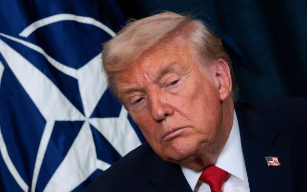 Președintele SUA, Donald Trump, a declarat recent că ia în considerare posibilitatea de a retrage țara din NATO, după mai mulți ani în care și-a exprimat nemulțumirea față de contribuțiile financiare ale aliaților europeni