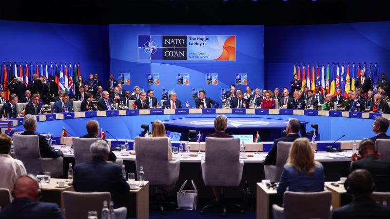 Trump terorizează NATO, dar americanii o apreciază