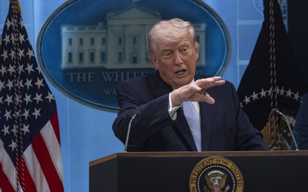 Trump, din nou cu ochii pe Groenlanda și critică NATO Fostul președinte AMERICAN, Donald Trump, pare să își îndrepte din nou atenția către Groenlanda, totodată criticând dur NATO, pe fondul tensiunilor diplomatice accentuate de conflictul din Iran