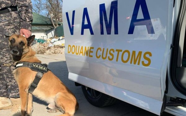 Autoritatea Vamală Română (AVR) a declanșat luni, 6 aprilie 2026, o operațiune amplă de control pe principalele rute de transport din țară, concentrată în special pe importurile de produse alimentare perisabile