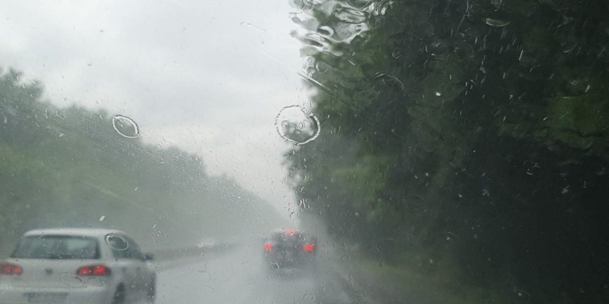 Administrația Națională de Meteorologie (ANM) a emis, miercuri, o informare meteo de intensificări ale vântului și ploi moderate cantitativ, valabilă de joi dimineața până sâmbătă seara în aproape întreg teritoriul țării