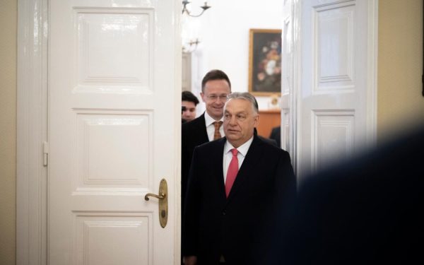 Orban, înfrânt la alegeri, absent la summitul UE: Cine îl va înlocui