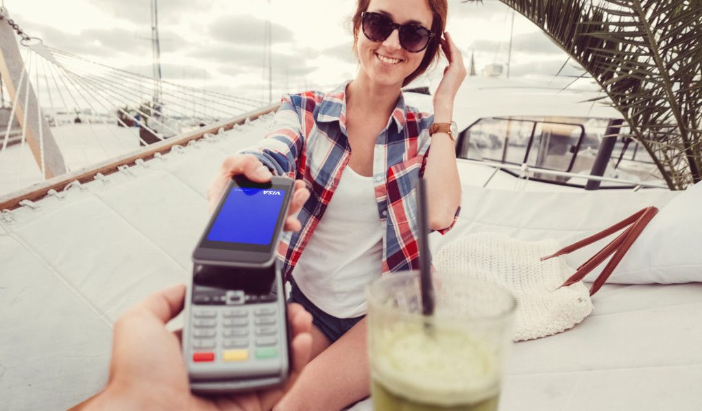 VISA Deschide Ușa Cumpărăturilor Conduse de Inteligența Artificială pentru Companii la Nivel Global VISA a lansat o nouă soluție numită Intelligent Commerce Connect, menită să simplifice conectarea companiilor la comerțul bazat pe inteligența artificială (AI)