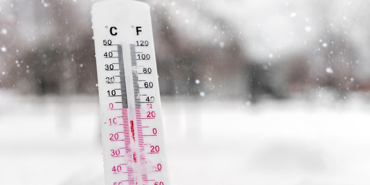 Vremea se răcește brusc: Ninsori la munte, vânt puternic și temperaturi în picaj