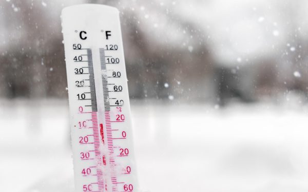 Vremea se răcește brusc: Ninsori la munte, vânt puternic și temperaturi în picaj