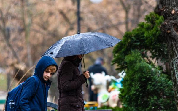 Vremea se strică: Ploi în toată România, dar cum va fi de 1 Mai?