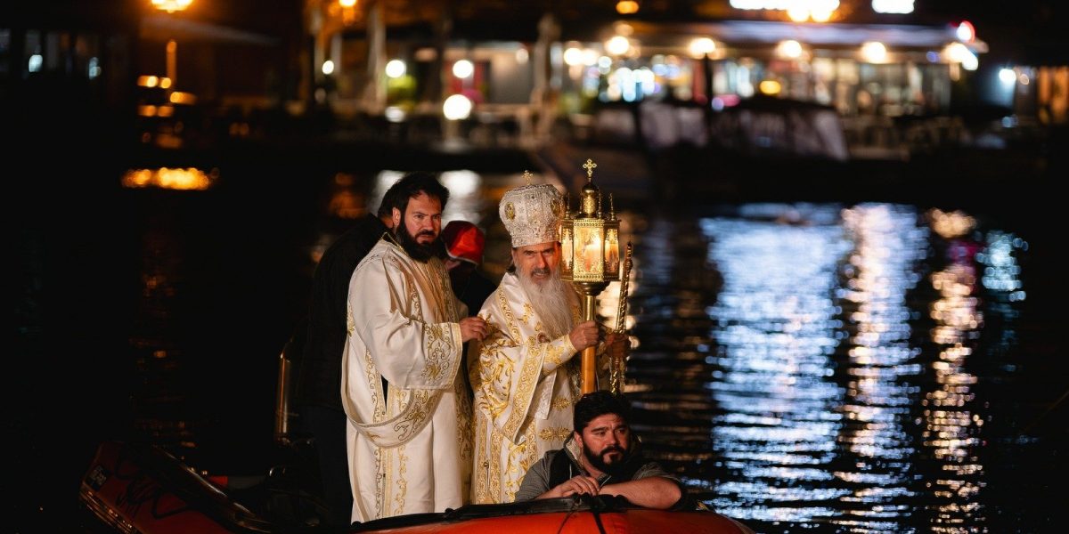 Constanța: Mii de credincioși, la slujba de Înviere în aer liber, lângă Cazino