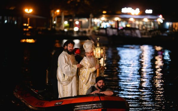 Constanța: Mii de credincioși, la slujba de Înviere în aer liber, lângă Cazino