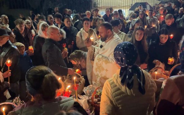 Paște la Bergamo: Românii, uniți de tradiție. Peste o mie au luat lumină
