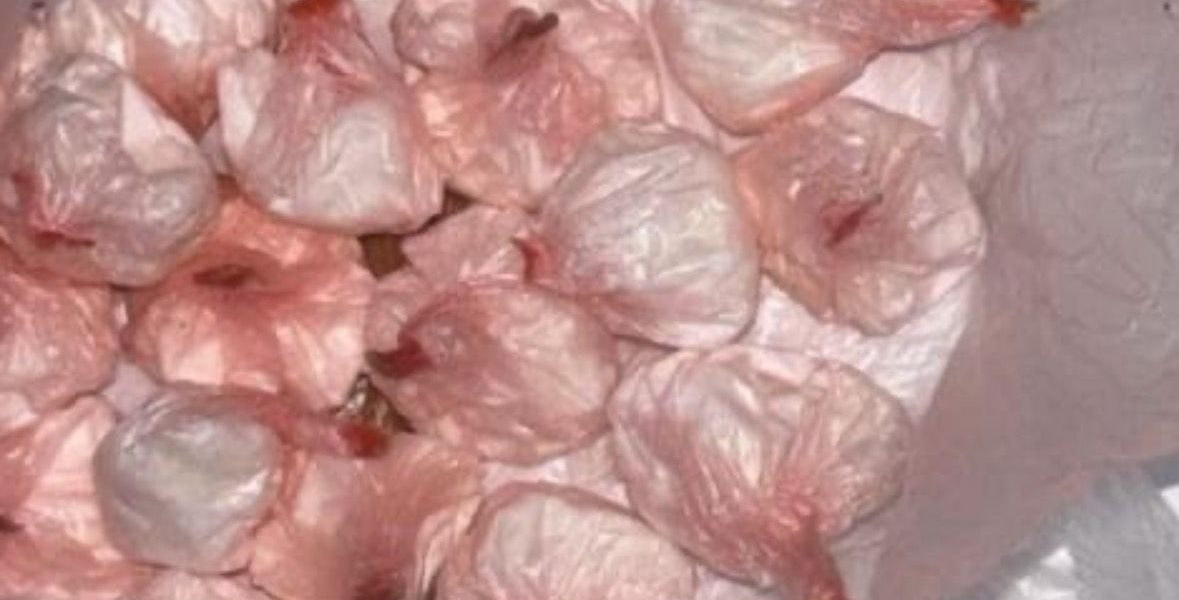 Craiova: Dealer prins cu cocaină după controlul poliției, zeci de doze găsite