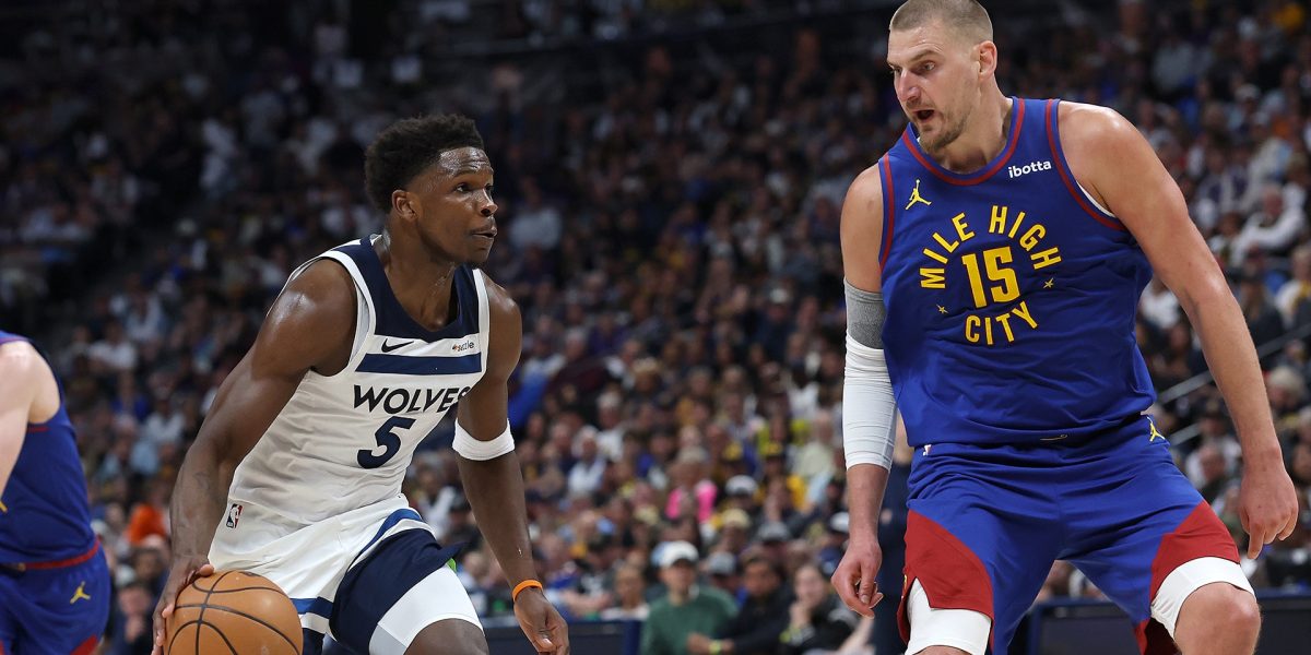 Lupii mușcă pe teren străin