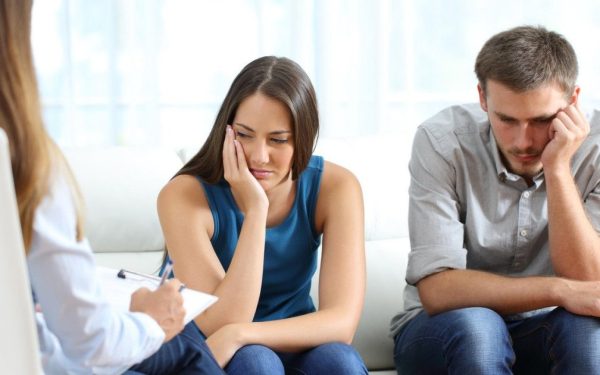 Camera Deputaților a votat, miercuri, o lege care le oferă părinților și tutorilor legali ai copiilor cu sindrom Down sau cu tulburări din spectrul autist posibilitatea de a beneficia de consiliere psihologică, ale cărei costuri vor fi suportate de la bugetul de stat