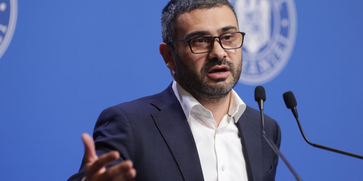 Manole anunță: Când și cum cresc salariile bugetarilor