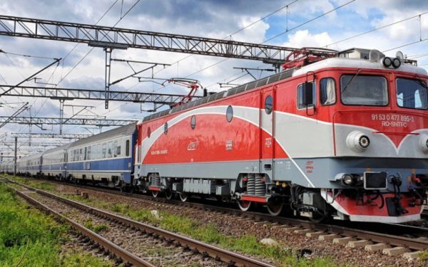 Circulația feroviară este blocată între Brașov și Sighișoara, după ce un copac a căzut pe șine Circulația trenurilor pe ruta Brașov – Sighișoara este întreruptă miercuri din cauza unui incident neprevăzut