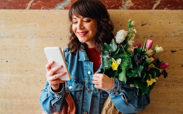 Duminica Floriilor a fost marcată în 2026 ca o sărbătoare religioasă cu profundă încărcătură spirituală, dar și ca un moment potrivit pentru exprimarea unor urări și mesaje de bine pentru cei dragi