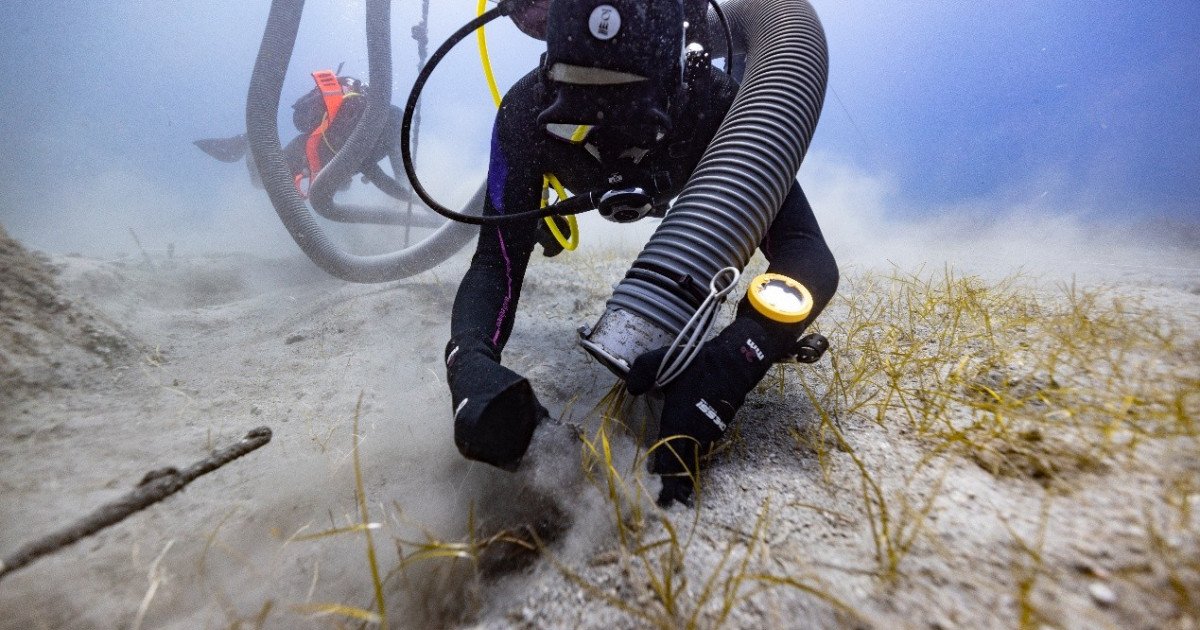 Un fragment din decorațiunea sculpturală de la Partenon a fost recuperat din epava navei „Mentor” a lui Lord Elgin, marcând pentru prima dată în ultimele două secole o astfel de descoperire