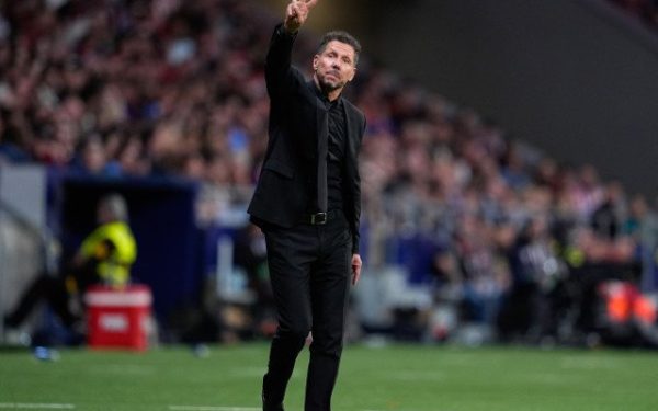 Antrenorul lui Atletico Madrid, Diego Simeone, și-a exprimat frustrările după înfrângerea suferită împotriva Barcelonei, precizând că nu mai vrea să audă de anumite aspecte legate de echipa sa și că situația actuală e fără speranță