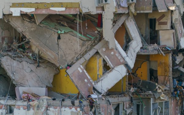 Rahova: După șase luni de la explozie, zeci de familii, fără locuințe și răspunsuri, protestează