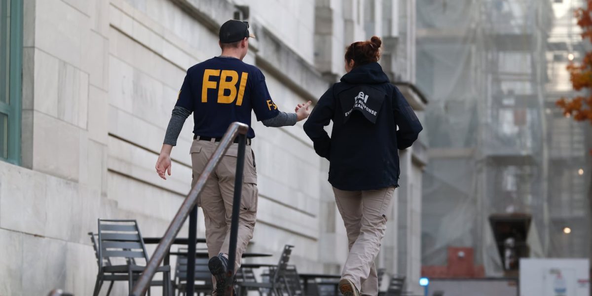 FBI și Departamentul de Justiție american au blocat o rețea de hackeri ruși Oficiali americani au anunțat marți o operațiune majoră prin care au fost neutralizați hackeri ruși care au compromis routere în Statele Unite