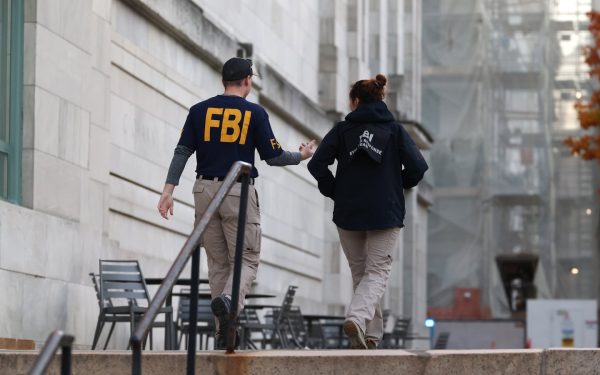 FBI și Departamentul de Justiție american au blocat o rețea de hackeri ruși Oficiali americani au anunțat marți o operațiune majoră prin care au fost neutralizați hackeri ruși care au compromis routere în Statele Unite
