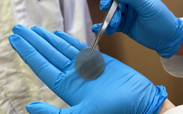 O nouă descoperire în tratamentul rănilor: pansamentul inteligent dezvoltat în Australia O echipă de oameni de știință din Australia a creat un pansament inovator, capabil să monitorizeze și să trateze rănile cronice în timp real