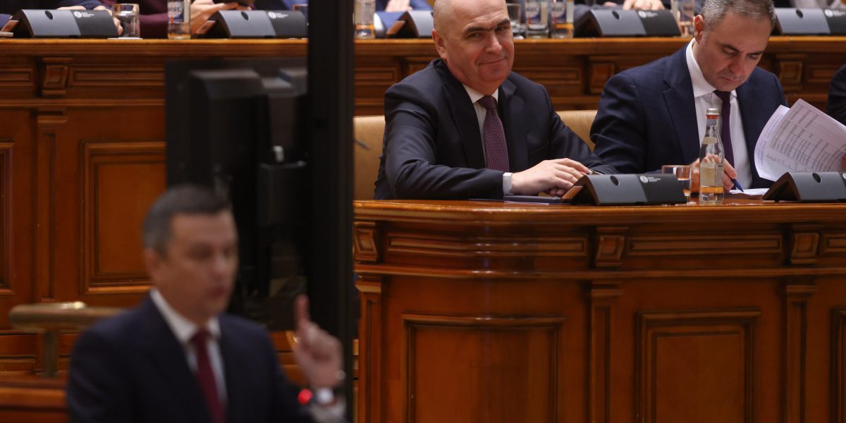 Bolojan, atacat de liberali: „Când te înjură, e o binecuvântare”. NU demisionează