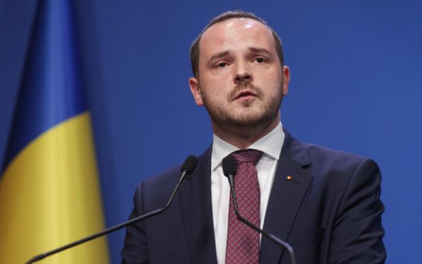 Rogobete la Washington: Negocieri cu Pfizer și Banca Mondială după vaccinurile anti-COVID
